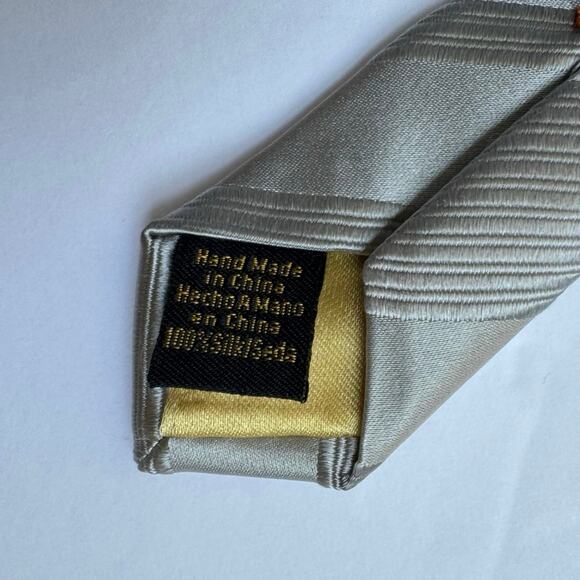 Donald J Trump Signature Collection Mens Neck Tie Gray 100% Silk Luxury Gold Bar - Picture 8 of 8